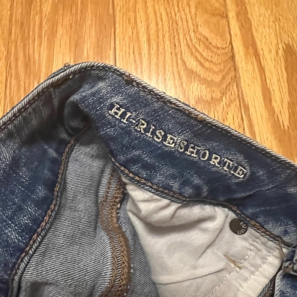 Crochet Medium Destroy Wash Denim American Eagle Shorts - Picture 3 of 8